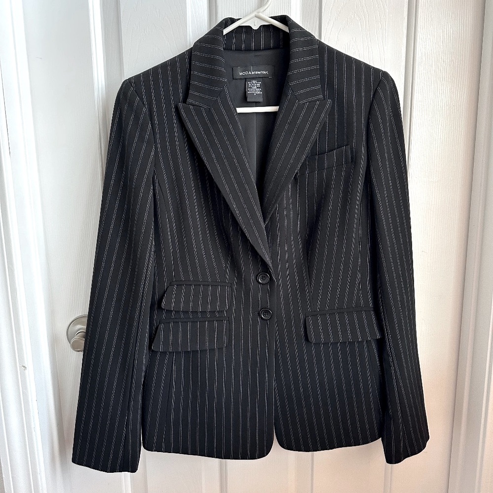 Moda International - Women Pinstripe Blazer - SZ 2